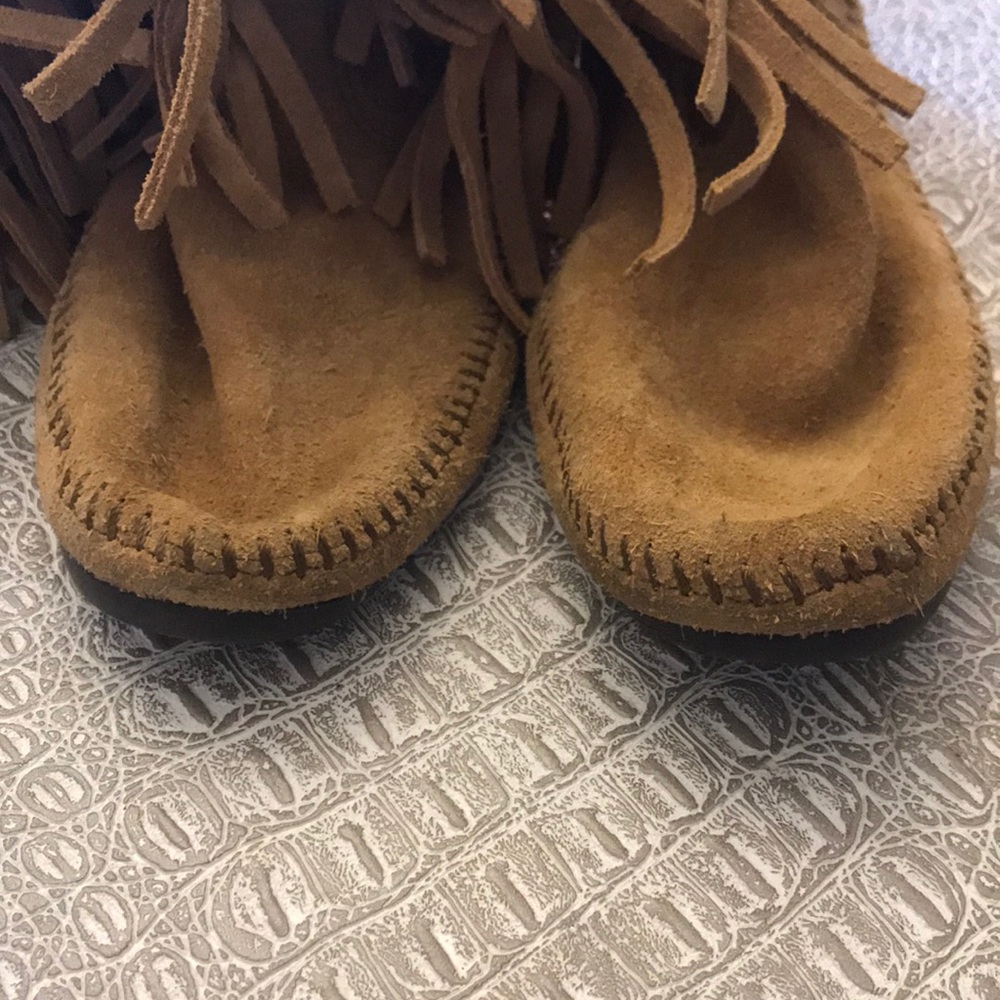 Minnetonka Women’s Three Layer Fringe Boots Size 9 - image 5